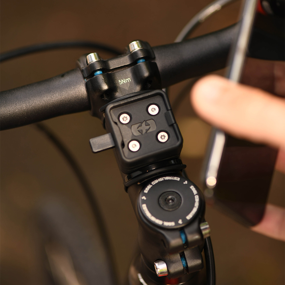 CLIQR Universal Handlebar stem mount