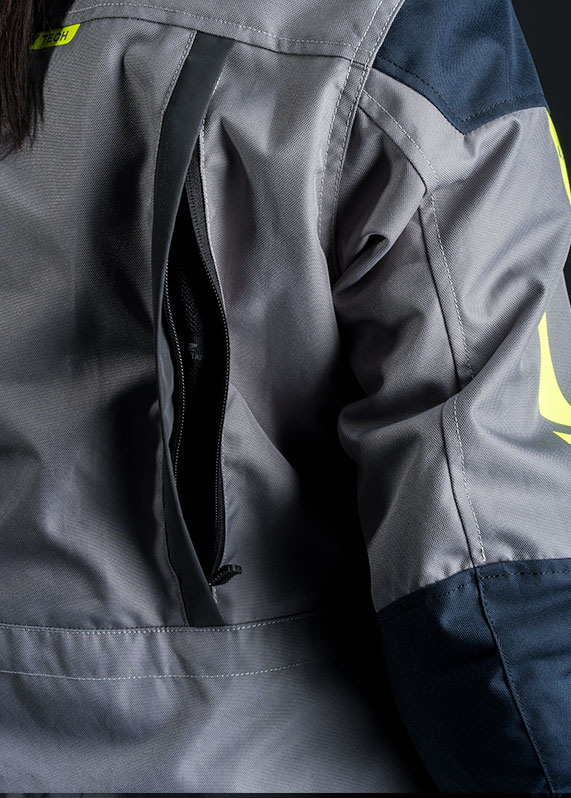 2 air vent zipper at back