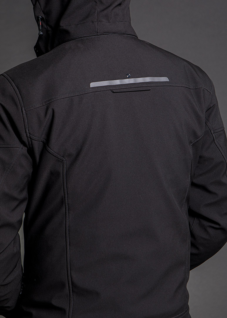 773x1080 BOLTON detalle Reflective strips to increase night visibility