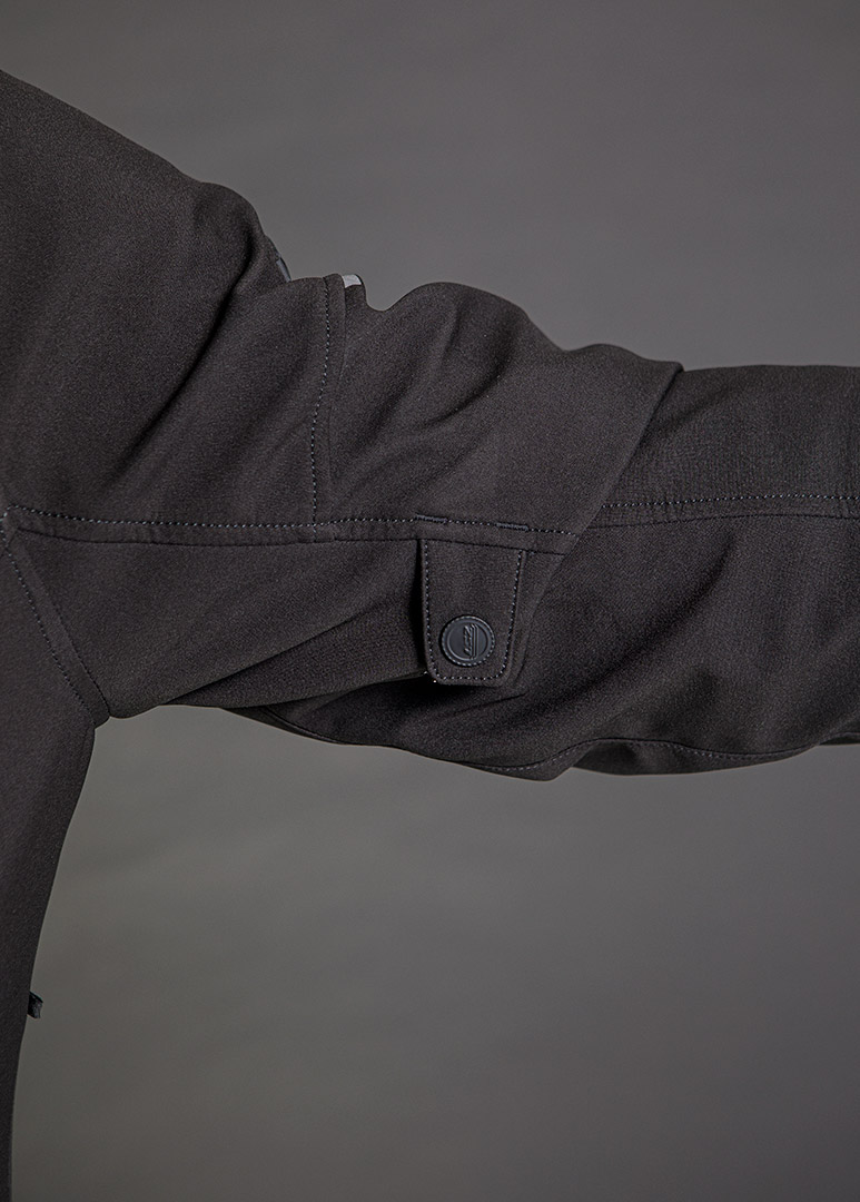 773x1080 BOLTON detalle arm snap adjustments