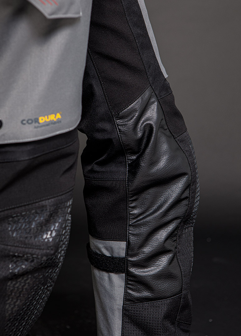 773x1080 APOLLOpants detalle 4 Heat resistant synthetic leather to protect from exhaust burns.